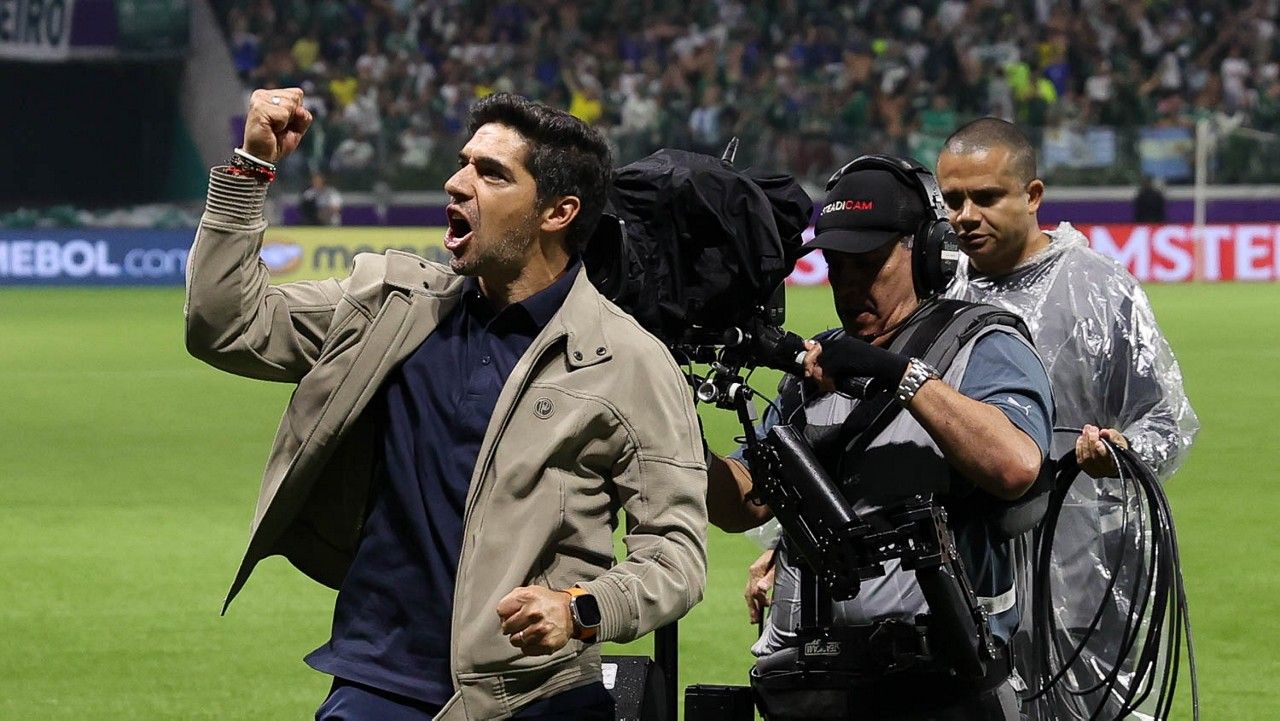Abel Ferreira comemorando classificação do Palmeiras