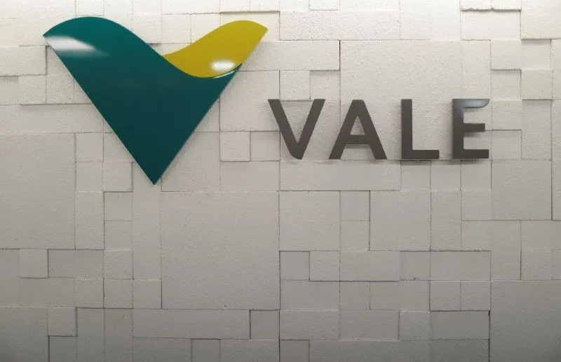 Gráfico em queda com logotipo da Vale