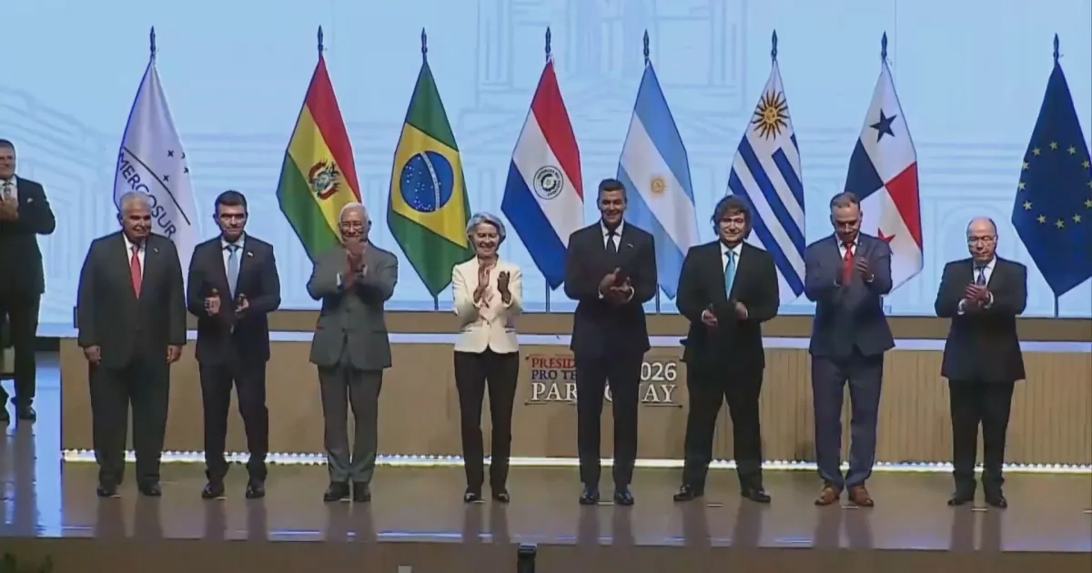Documento do acordo Mercosul-União Europeia sobre uma mesa