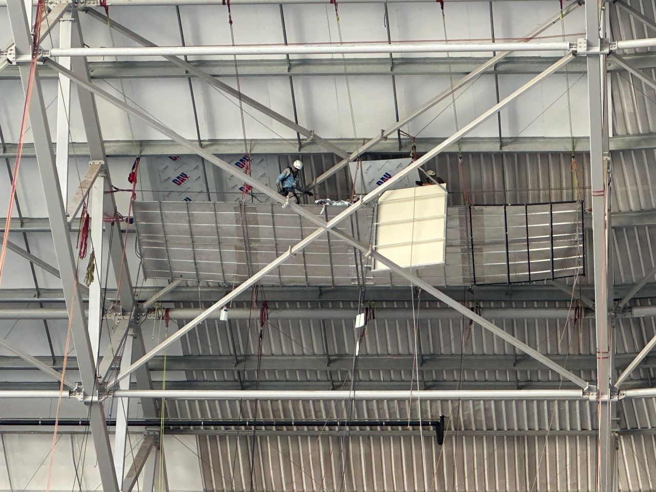 Placas instaladas no setor Sul da Arena MRV