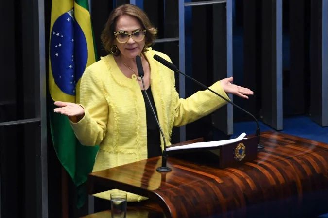 Senadora Damares Alves protocola aditamento ao pedido de impeachment de Alexandre de Moraes