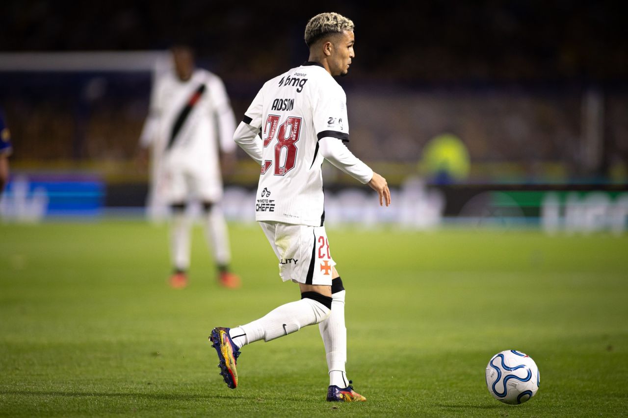 Adson comemorando gol contra o Boca Juniors