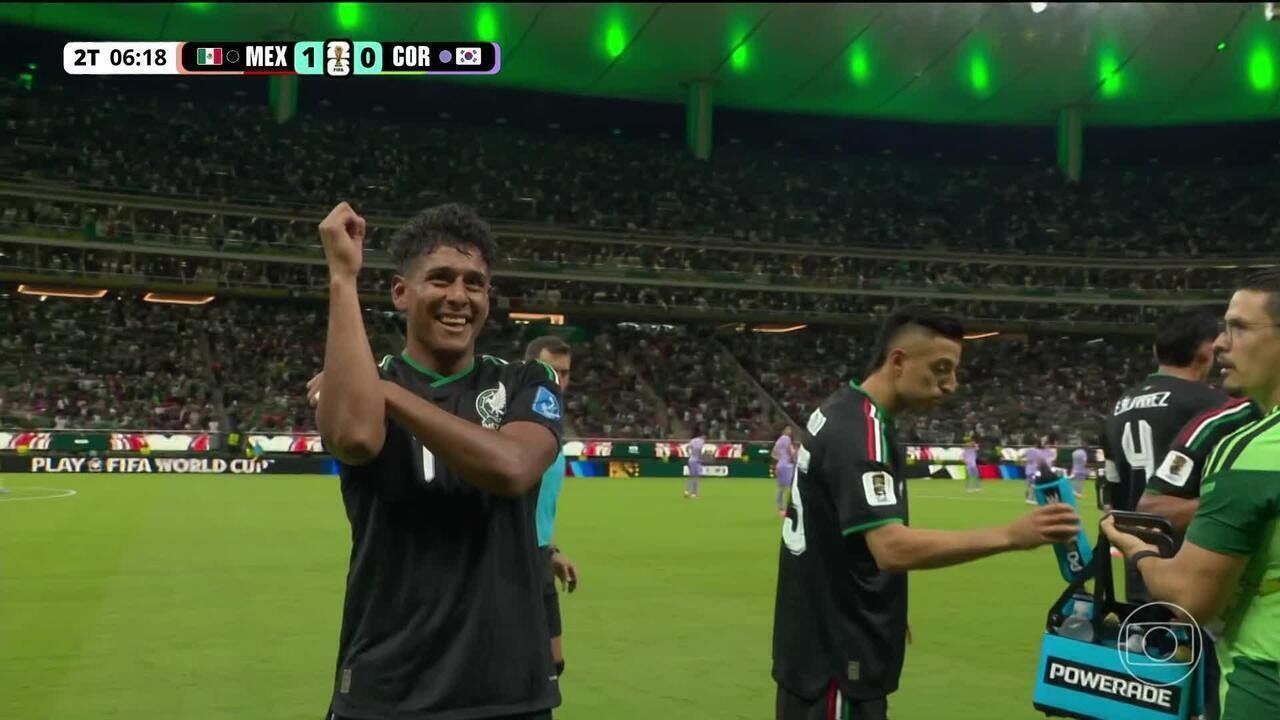 Javier Aguirre durante partida do México contra Coreia do Sul