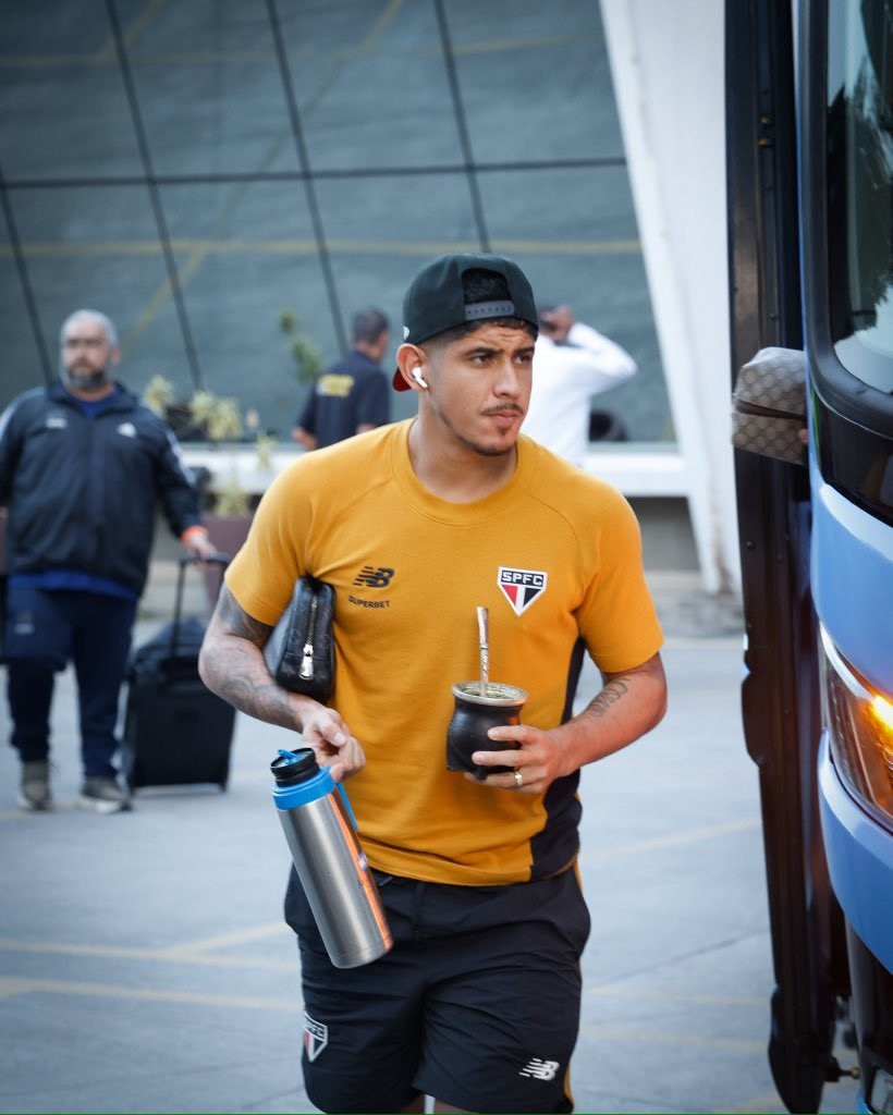 Alan Franco durante chegada a estádio