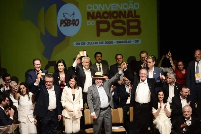 Geraldo Alckmin e Luiz Inácio Lula da Silva durante convenção do PSB