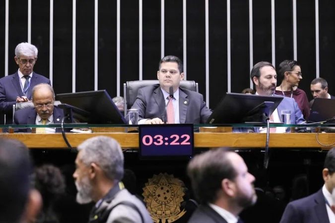 Plenário do Congresso com cadeiras vazias