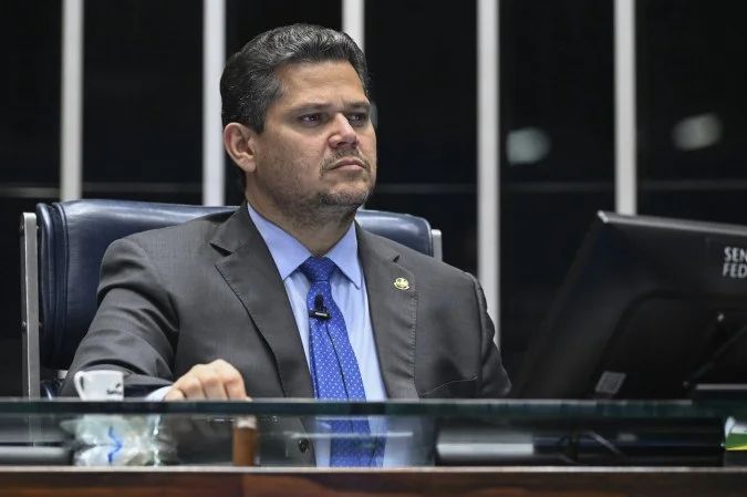 Davi Alcolumbre discursando na Marcha a Brasília