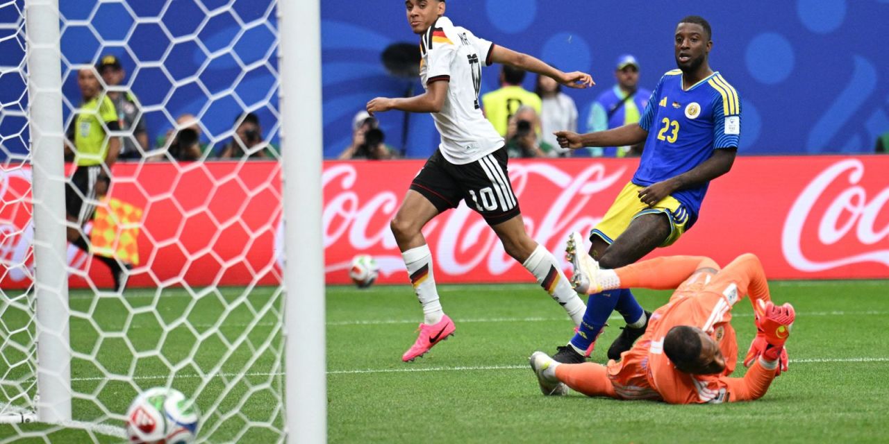 Jogadores da Alemanha comemoram gol contra Curaçao