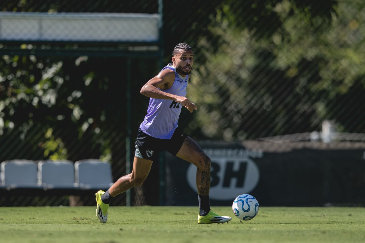 Alexsander em ação pelo Atlético-MG