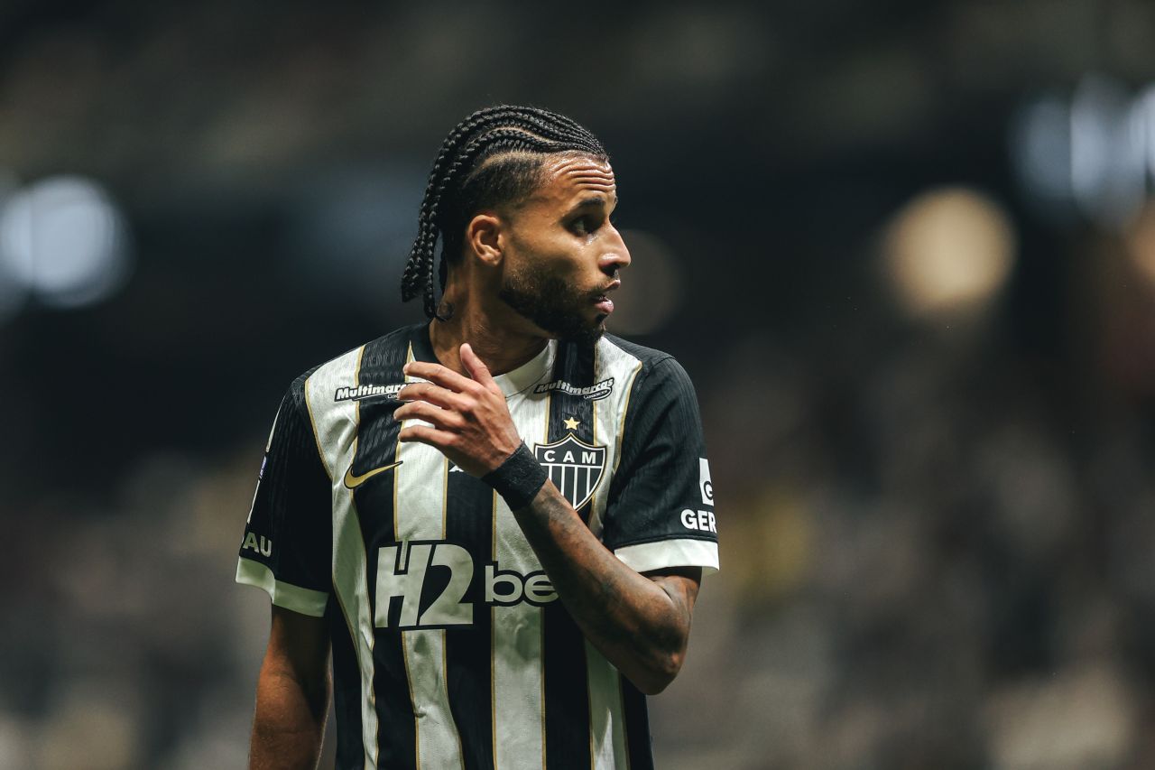 Alexsander comemora durante partida pelo Atlético-MG