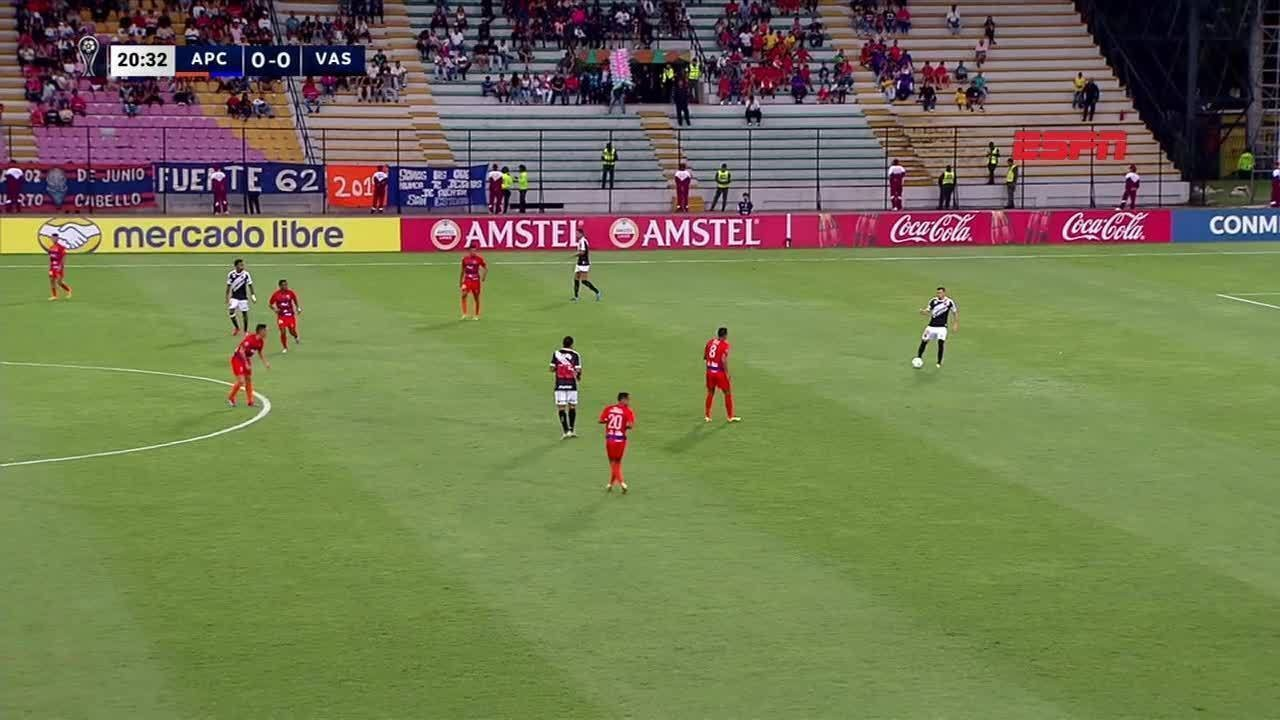 Jogadores do Puerto Cabello celebram gol no estádio Misael Delgado