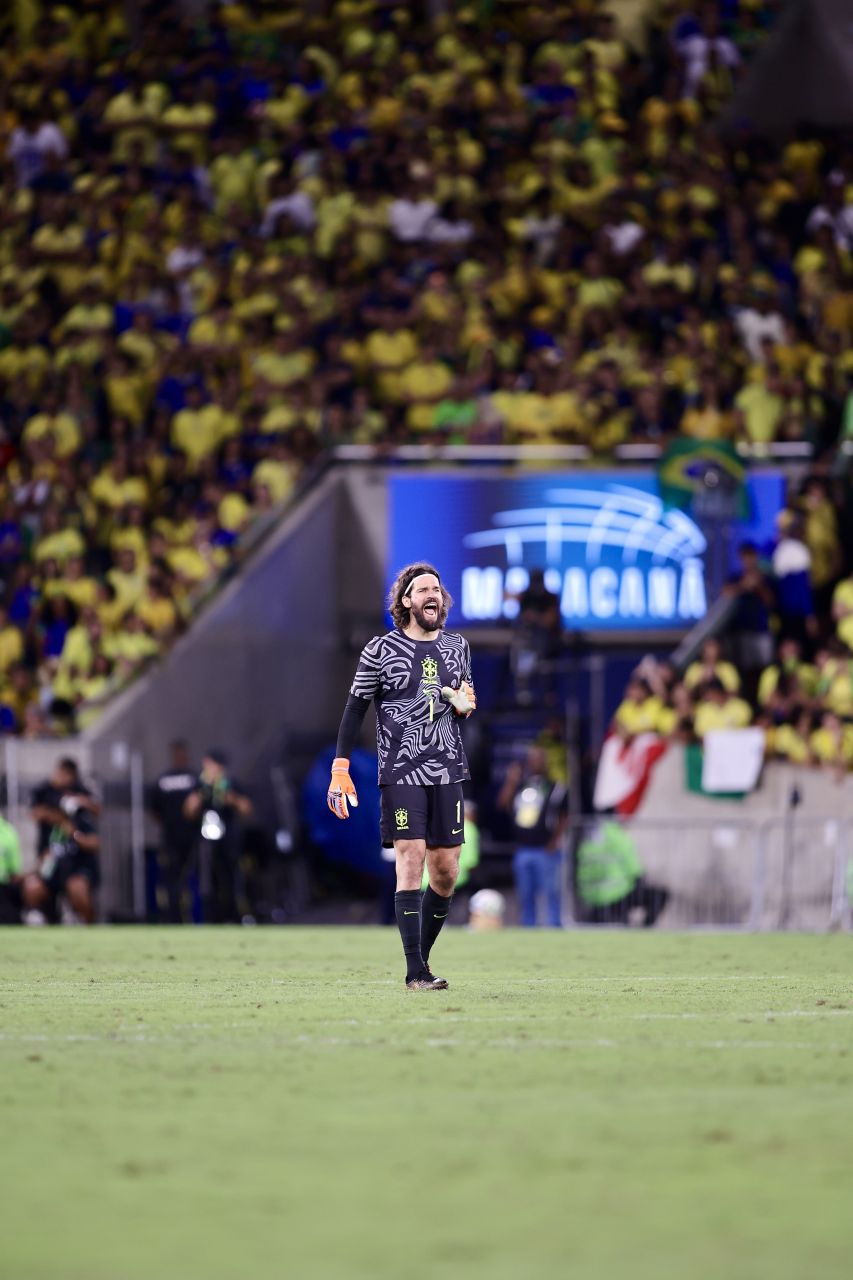 Alisson durante Brasil x Panamá no Maracanã