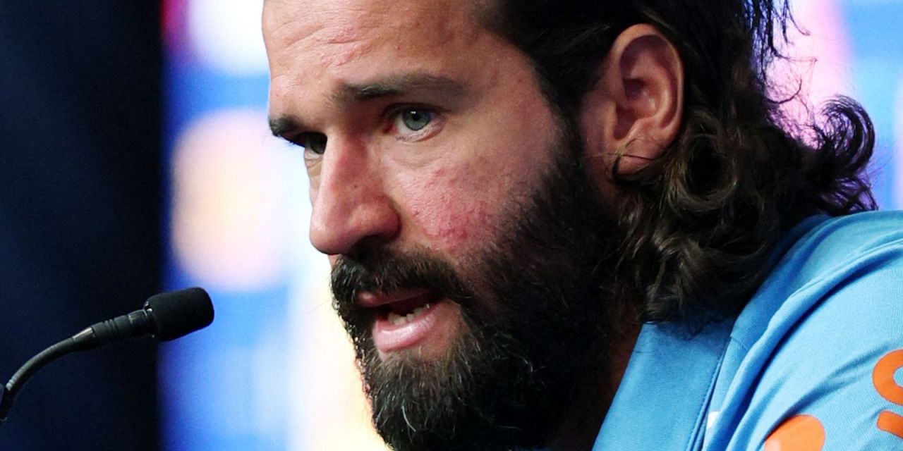 Alisson em treino da seleção em Nova Jersey