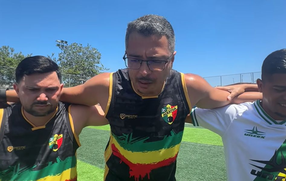 Jogadores do Alkayda comemorando a classificação à final da Supercopa Barco Louco