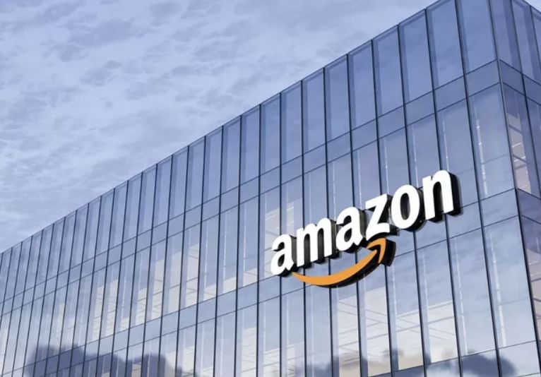 Centro logístico da Amazon com sistemas robóticos