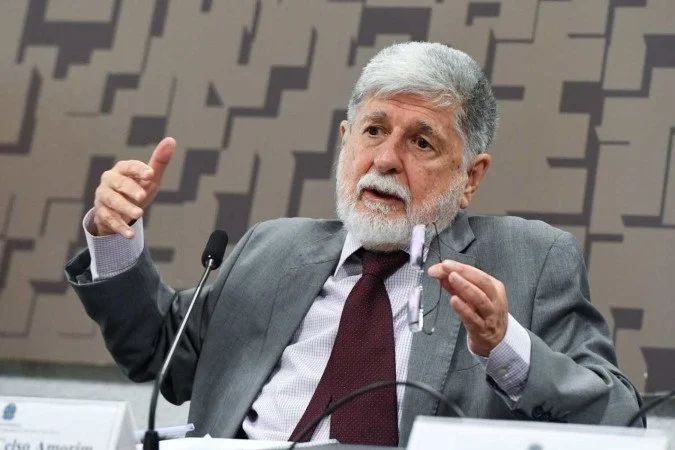 Celso Amorim em audiência na Comissão de Relações Exteriores