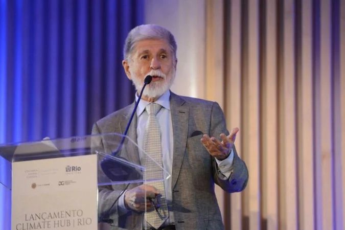 Celso Amorim em reunião diplomática com o chanceler chinês Wang Yi