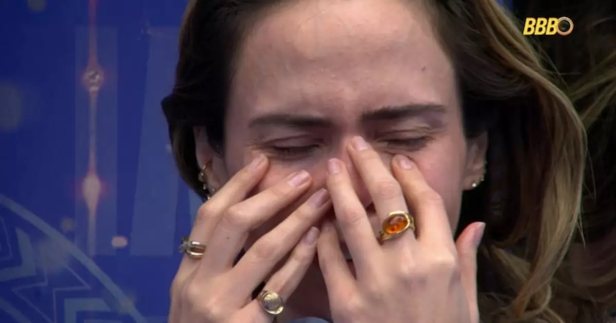Ana Paula Renault chorando no quarto do BBB26