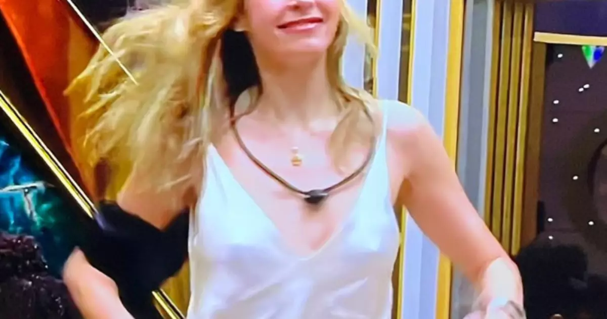 Ana Paula Renault com look branco na final do BBB 26