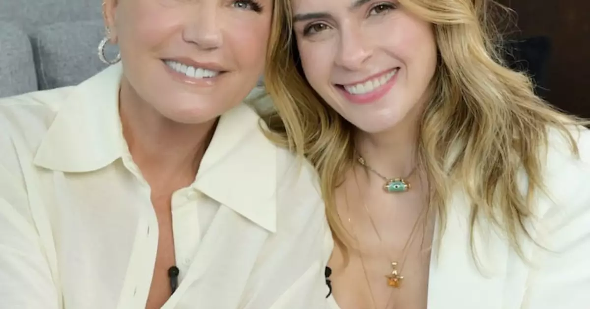 Xuxa e Ana Paula Renault se abraçam