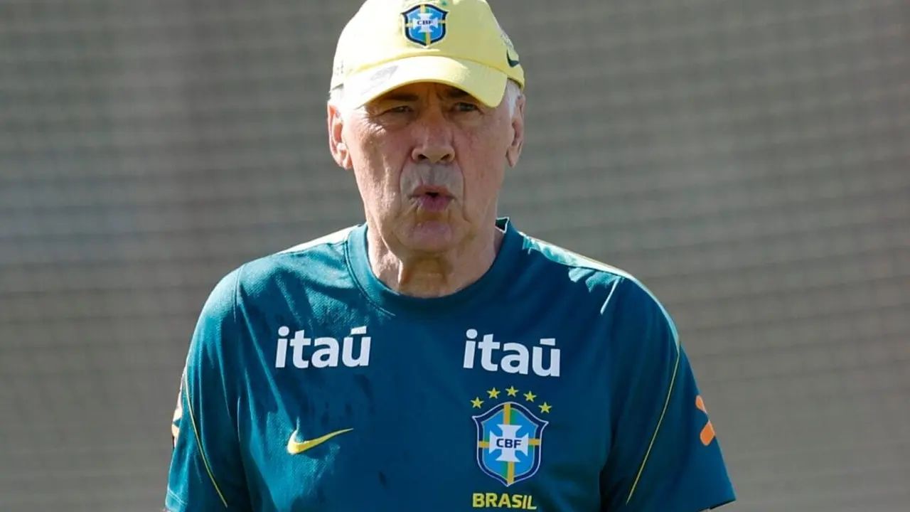 Carlo Ancelotti no treino da Seleção Brasileira