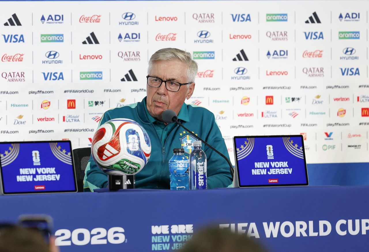 Ancelotti durante entrevista coletiva da seleção