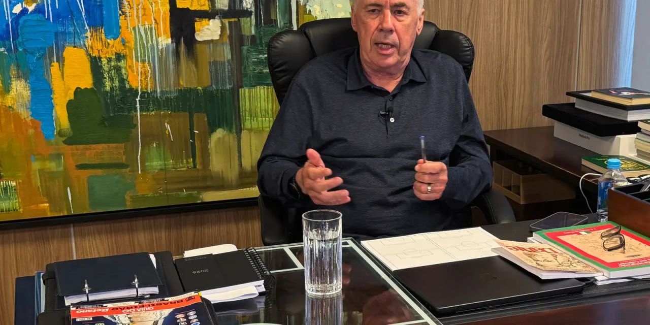 Carlo Ancelotti durante entrevista