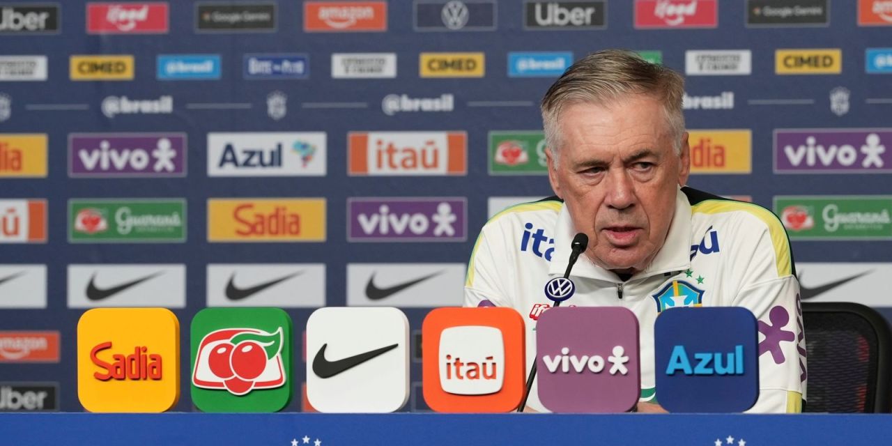 Ancelotti em treino da seleção