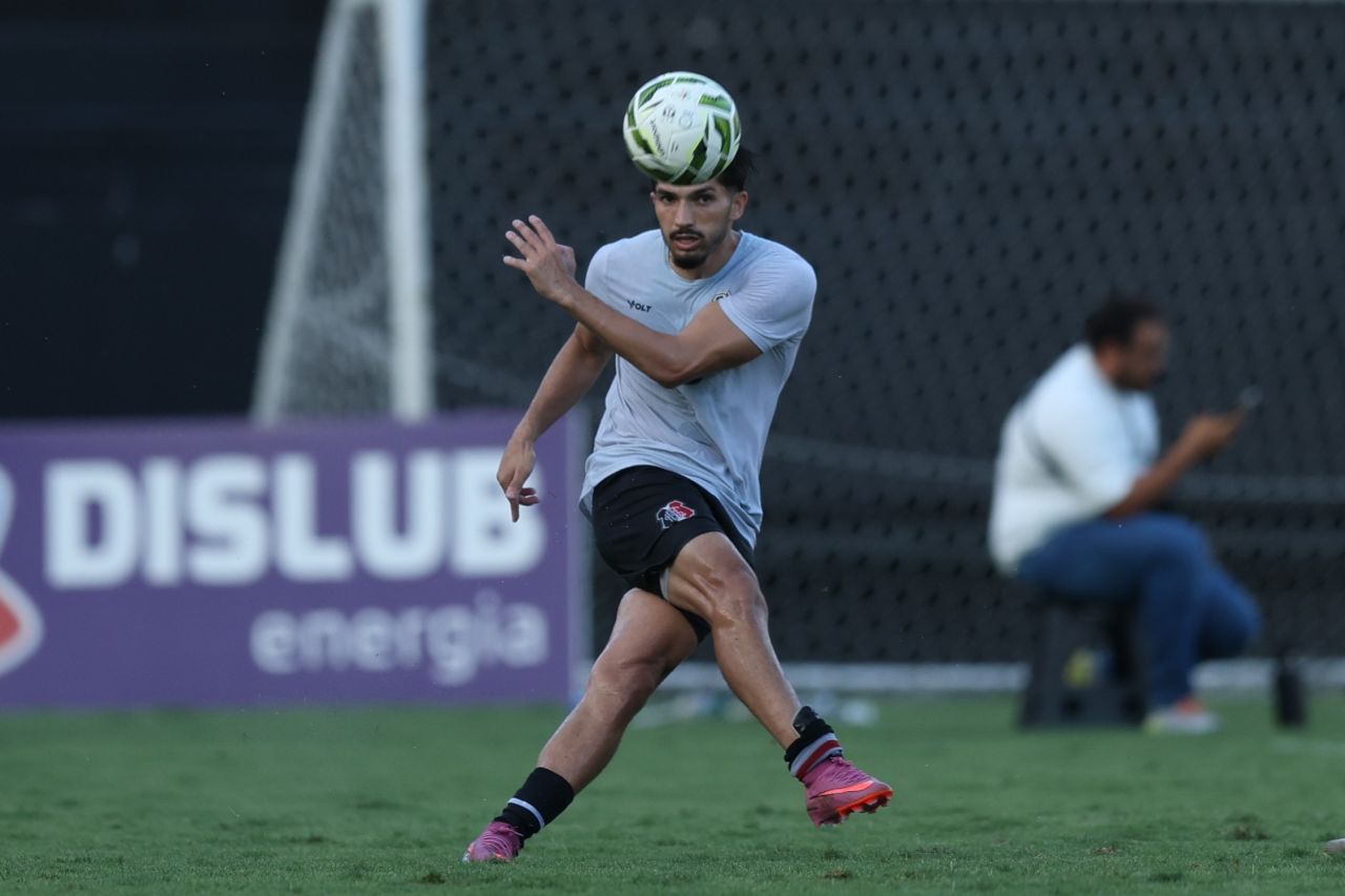 Andrey em treino pelo Santa Cruz