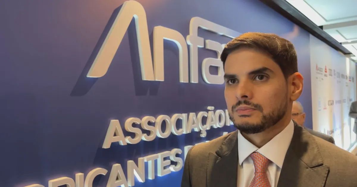 Navio com carros importados