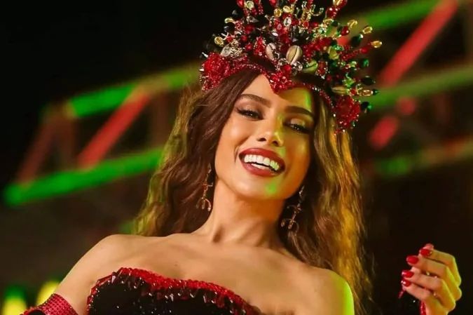 Anitta em vídeo anunciando apoio a Lula