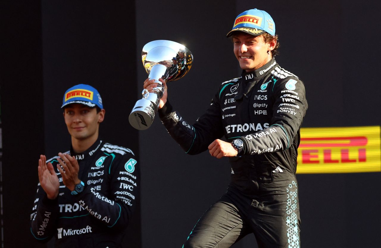 Kimi Antonelli no pódio do GP da Espanha