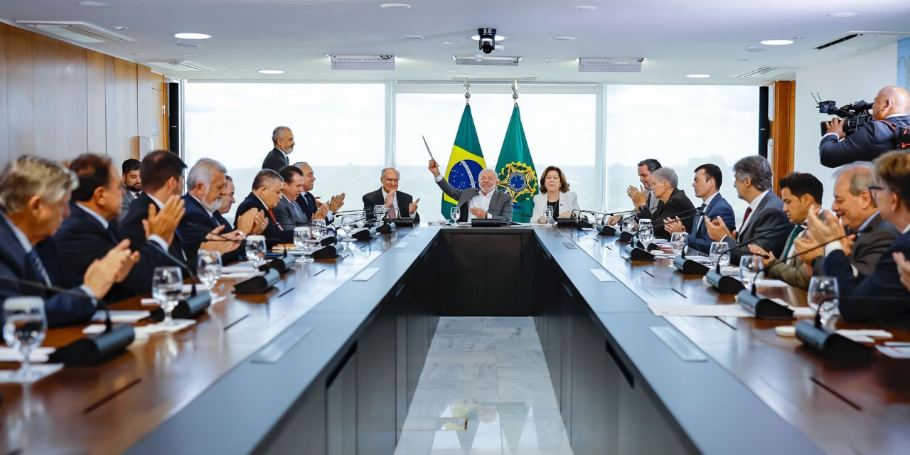 Lula anuncia medidas para o Minha Casa Minha Vida no Planalto