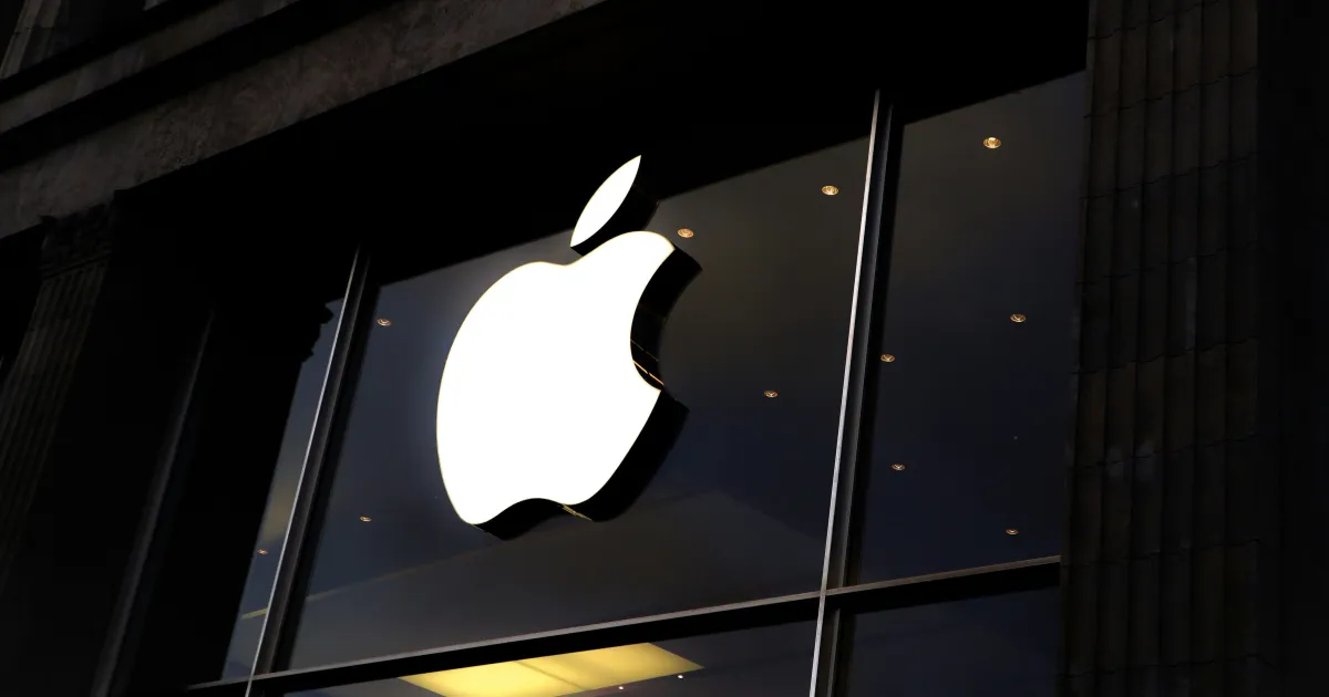 Fachada com logotipo da Apple