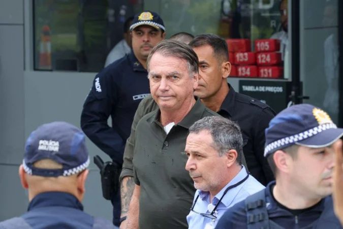 Pistola Glock apreendida ligada a Bolsonaro