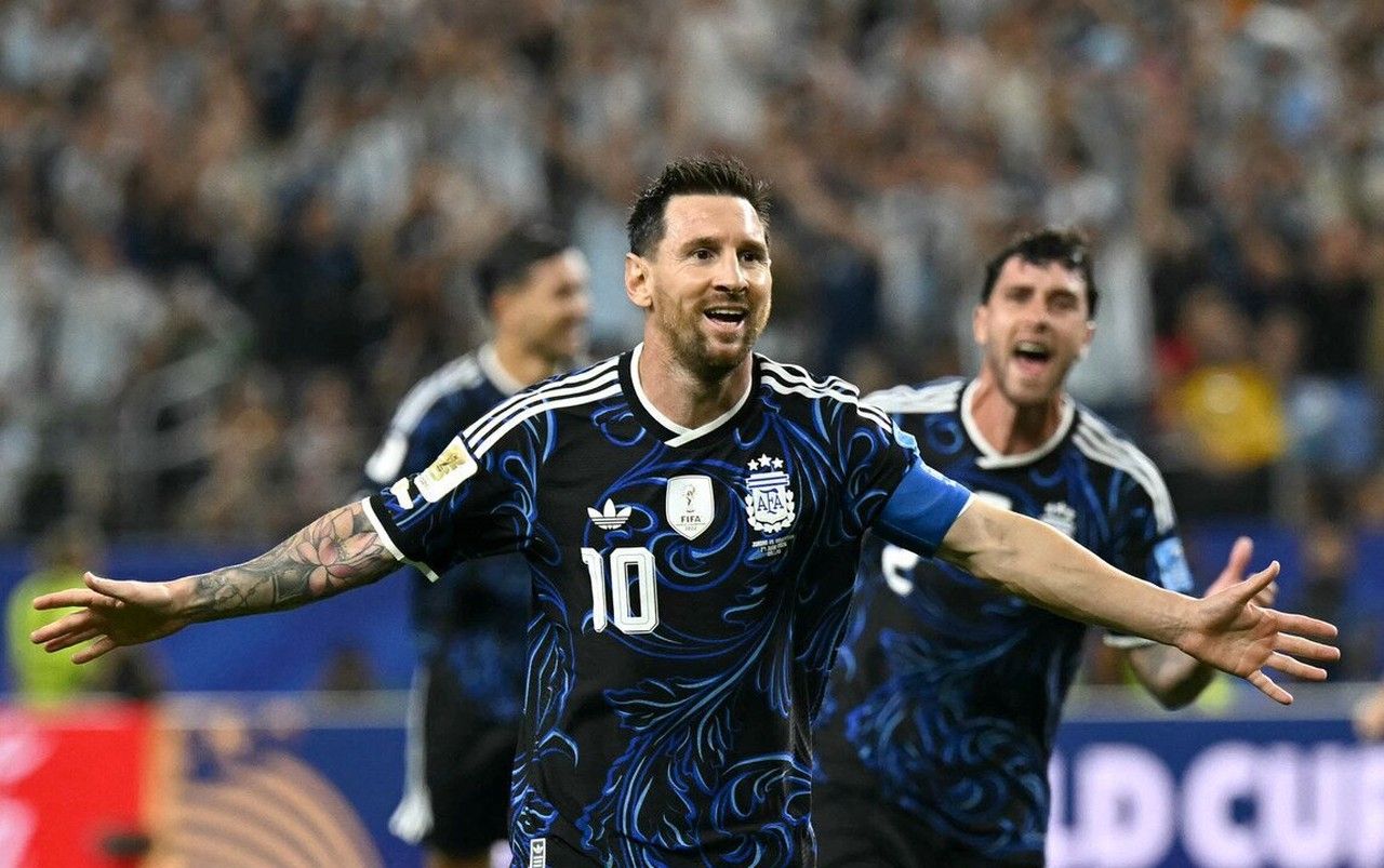 Messi comemorando gol contra a Jordânia