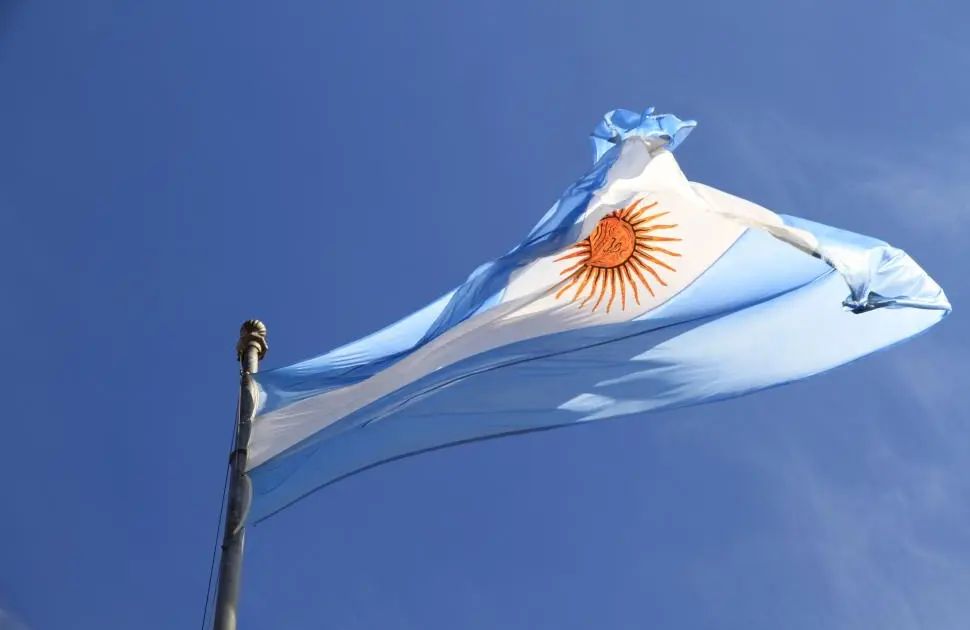 Edifício do FMI com bandeira da Argentina