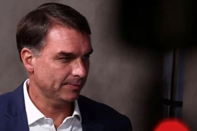 Porta-voz argentino Adrián Ravier durante declaração à imprensa