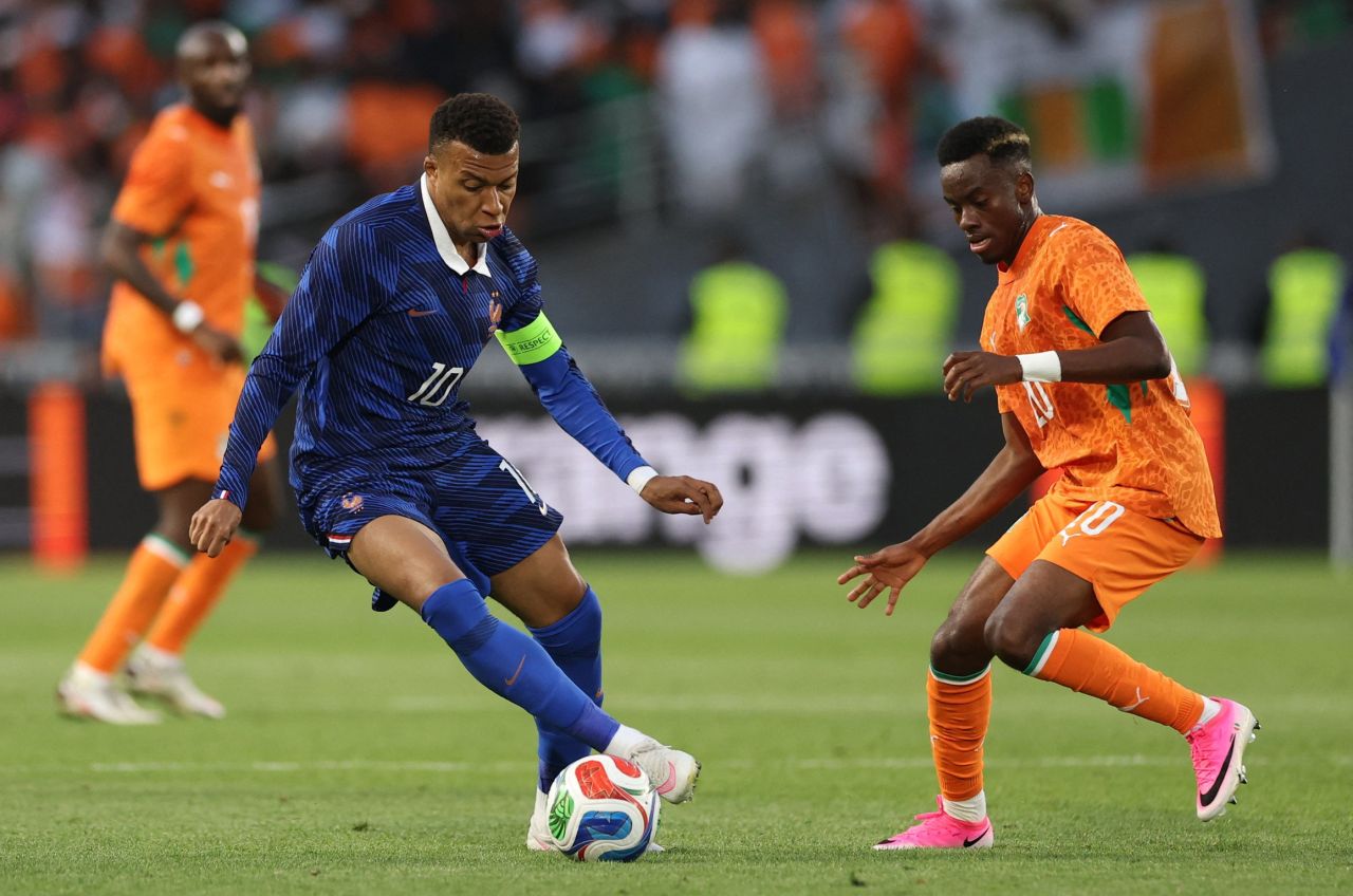 Mbappé em amistoso França x Costa do Marfim