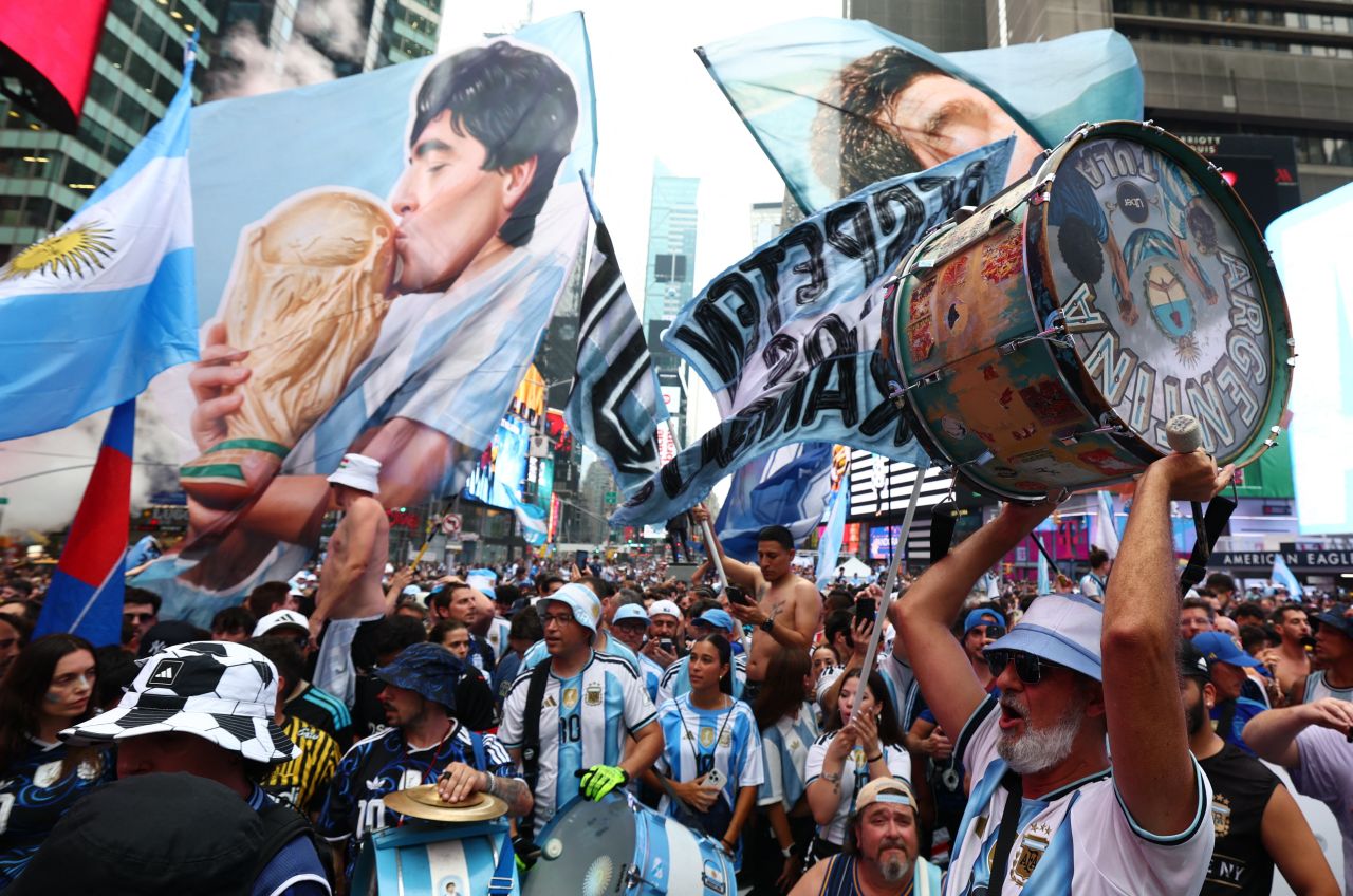 Torcida argentina na Times Square