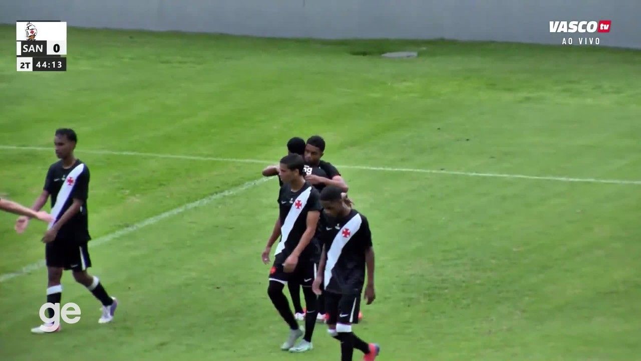 Ariel Richard comemorando gol pelo Vasco
