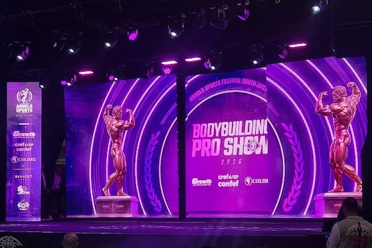 Competidores no palco do Arnold Classic Brasil 2026