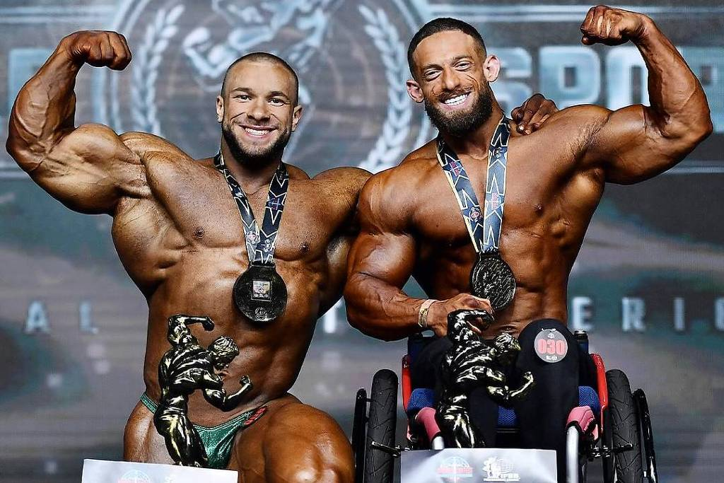 Atletas no palco do Arnold Classic Brasil