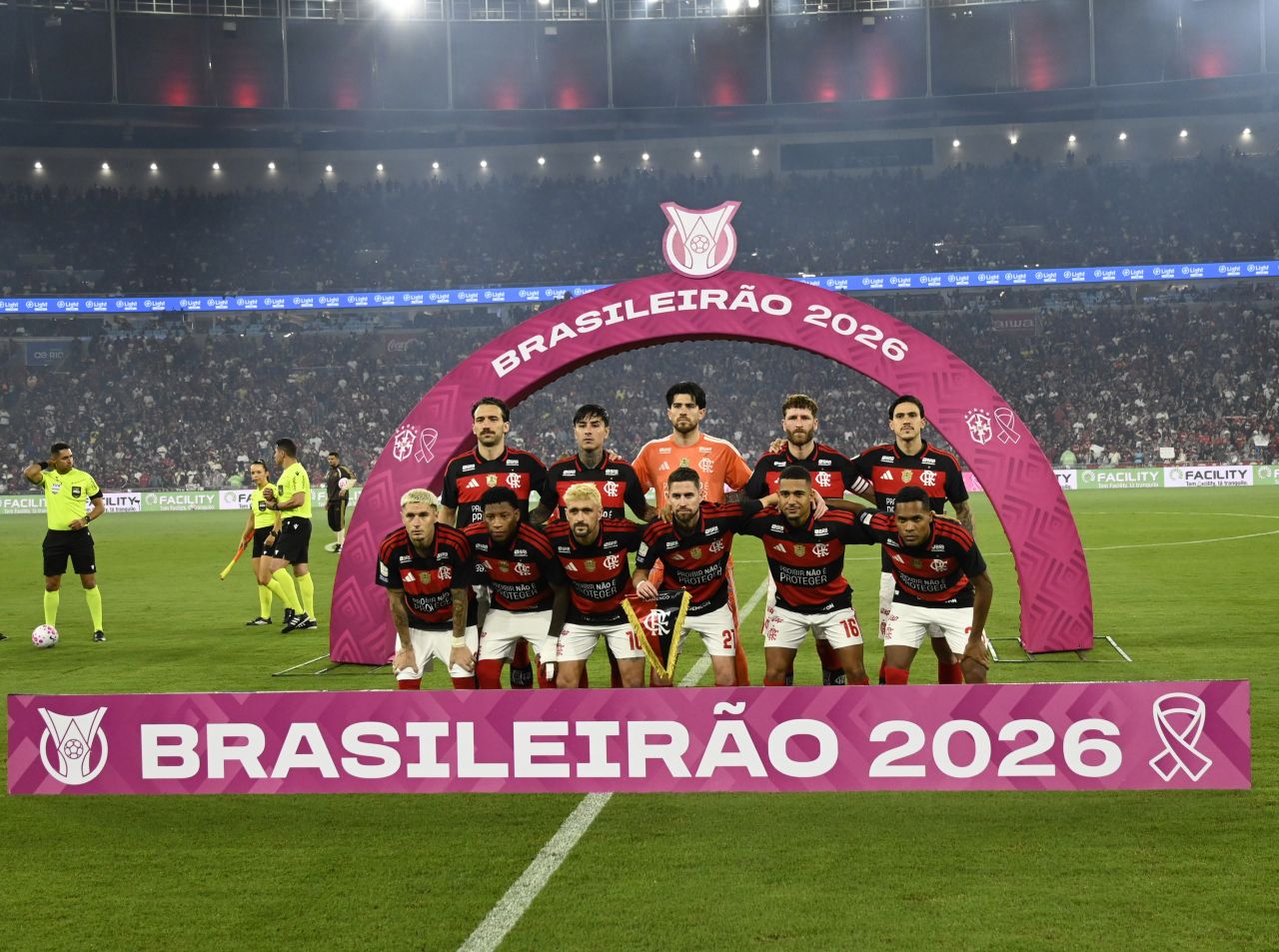 Jogadores do Flamengo após vitória por 3 a 2 sobre Atlético-MG