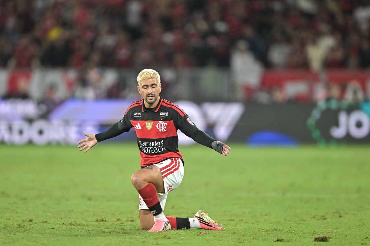 Arrascaeta lamenta eliminação do Flamengo no Maracanã