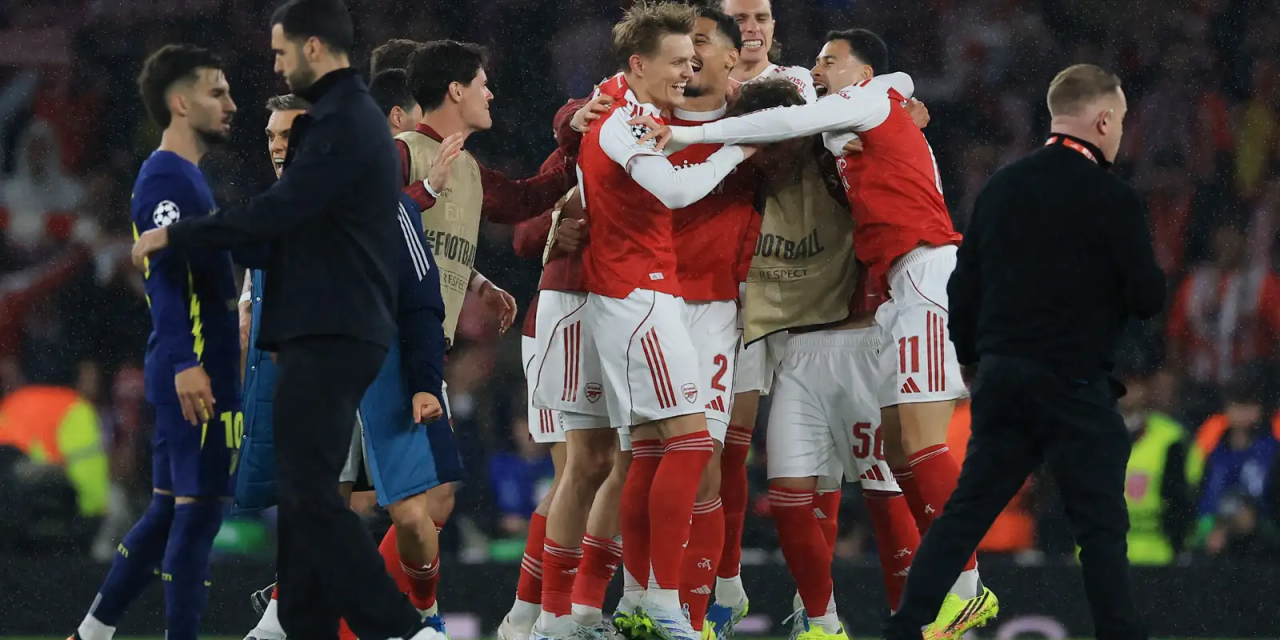 Bukayo Saka comemorando o gol contra o Atlético de Madri