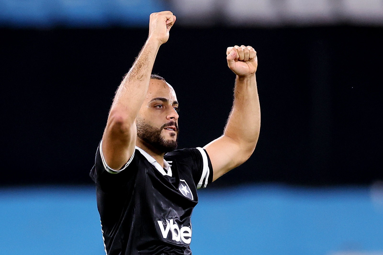 Arthur Cabral comemora gol pelo Botafogo