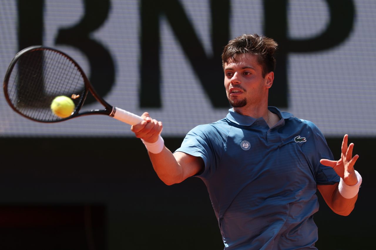 Arthur Gea em quadra durante Roland Garros