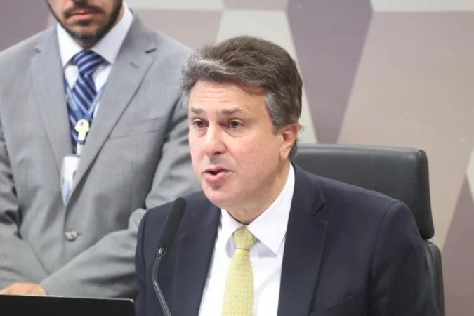 Senador Camilo Santana no plenário do Senado