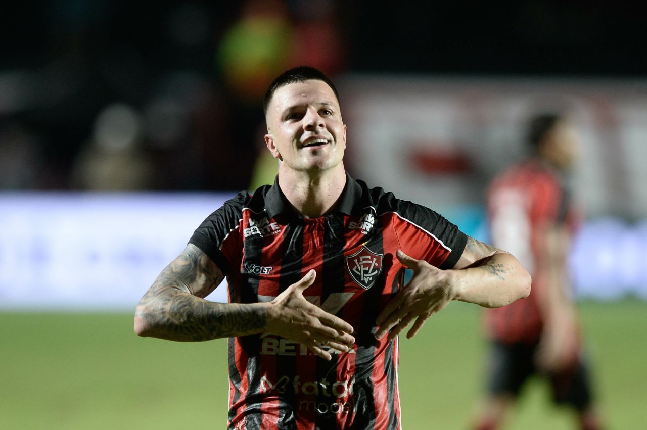 Renato Kayzer celebrando gol pelo Vitória